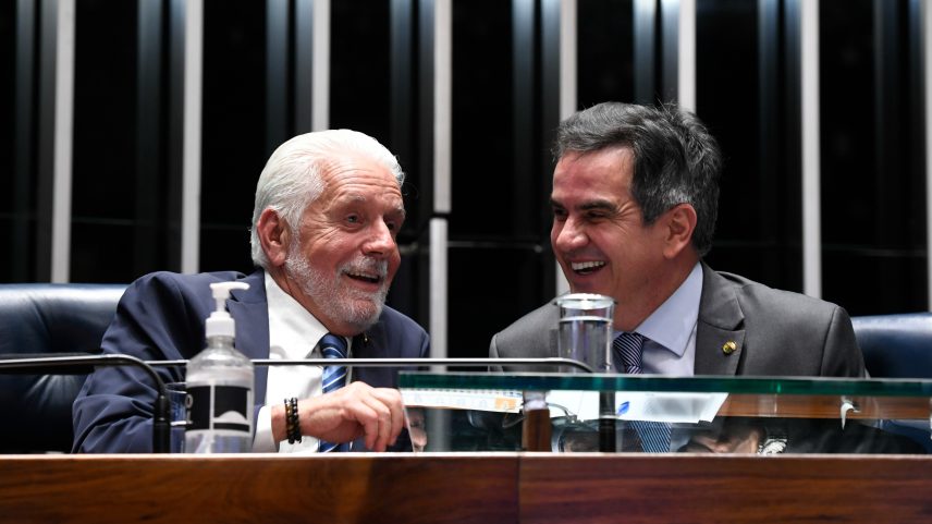Jaques Wagner e Ciro Nogueira na mesa do Senado Federal durante sessão — Foto: Jefferson Rudy/Agência Senado