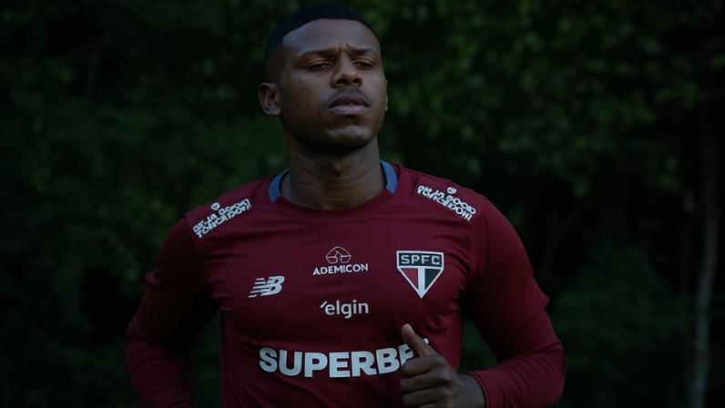 Arboleda em treino no CT da Barra Funda