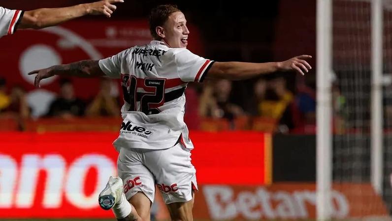 Maik volta a ser observado pela comissão do São Paulo após afastamento