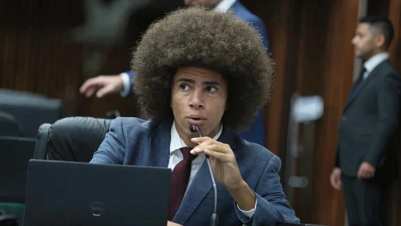 Renato Freitas (PT-PR) em seu primeiro discurso após retomar, judicialmente, as prerrogativas do seu mandato na Alep.