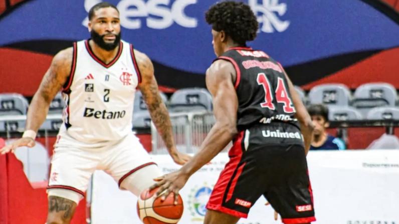 Flamengo e Franca em disputa no NBB (Foto: Juliana Nascimento/ CRF)