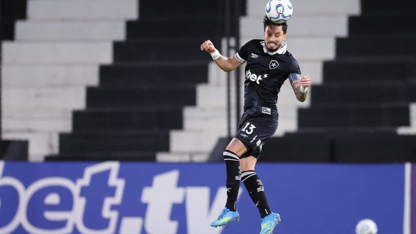 Alex Telles tem contrato com o Botafogo até o fim do ano (Foto: Vítor Silva/Botafogo)