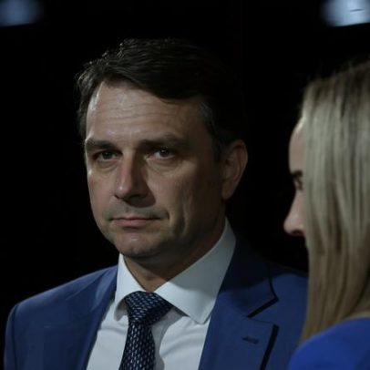 Flávio Bolsonaro perde apoio entre evangélicos, mulheres, jovens e Sudeste