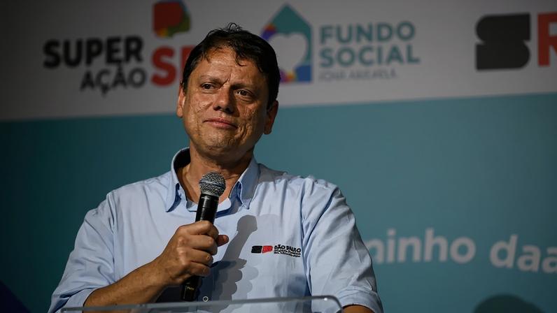 Tarcísio lamenta condenação de Eduardo Bolsonaro, sem impacto eleitoral