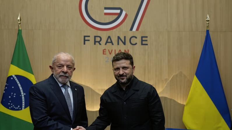Lula durante reunião com o Presidente da Ucrânia, Volodymyr Zelensky. — Foto: Ricardo Stuckert/ Presidência da República