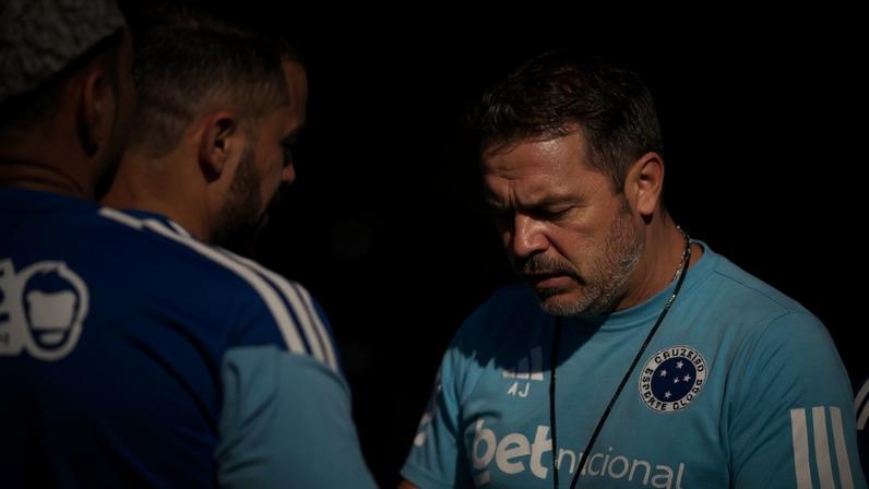 Cruzeiro inicia intertemporada com perfil assertivo no mercado