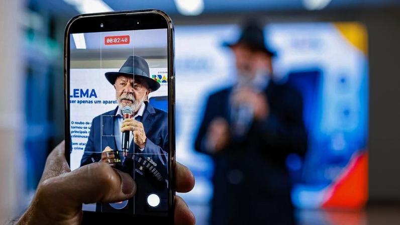 Lula lança plataforma para coibir roubos de celulares e venda ilegal
