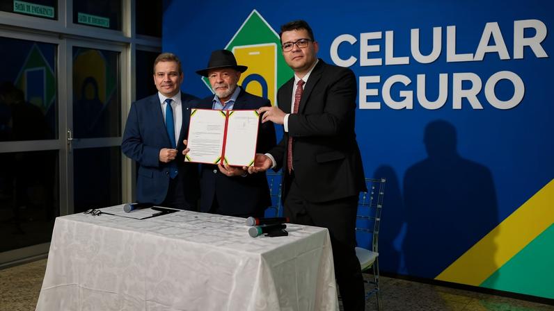 Lula anuncia Serasa dos celulares roubados e alerta para furtos
