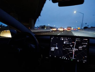 Motoristas da Tesla batem em piscina e casa em incidentes nos EUA