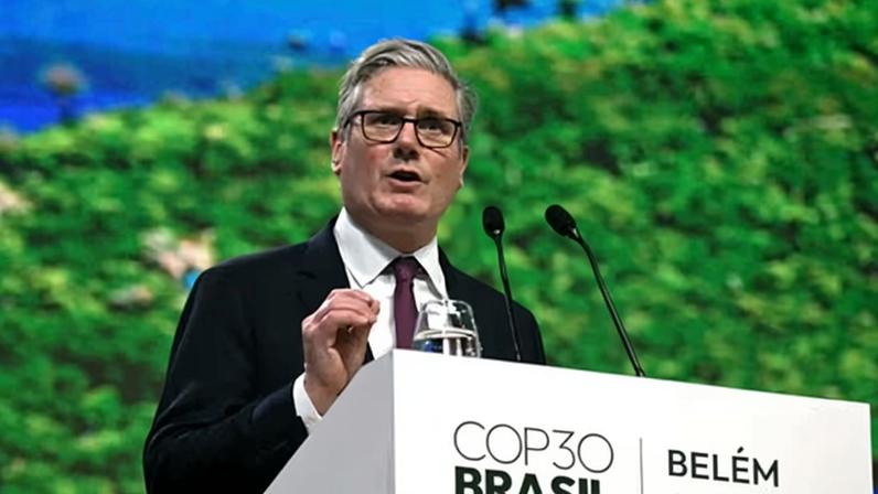 Starmer tem histórico verde sólido, mas reação de direita enfraquece seus planos