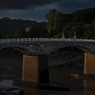 Ponte histórica fecha poucos dias após reabertura por calor