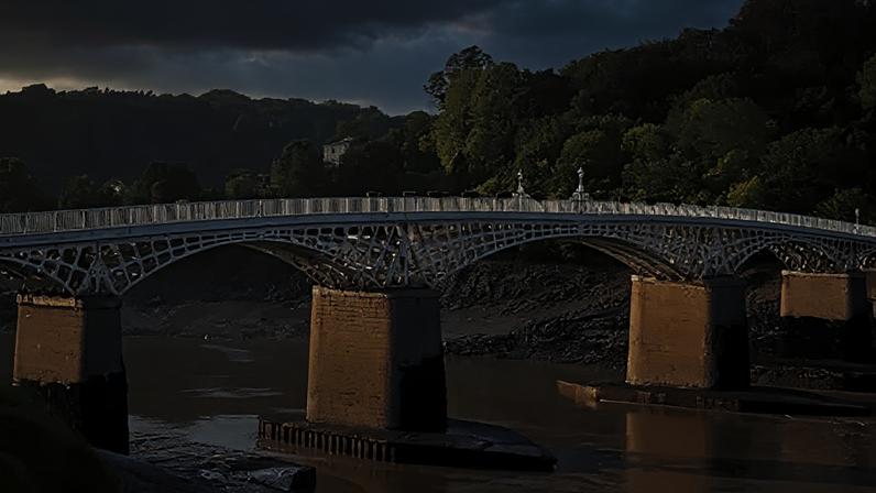 Ponte histórica fecha poucos dias após reabertura por calor