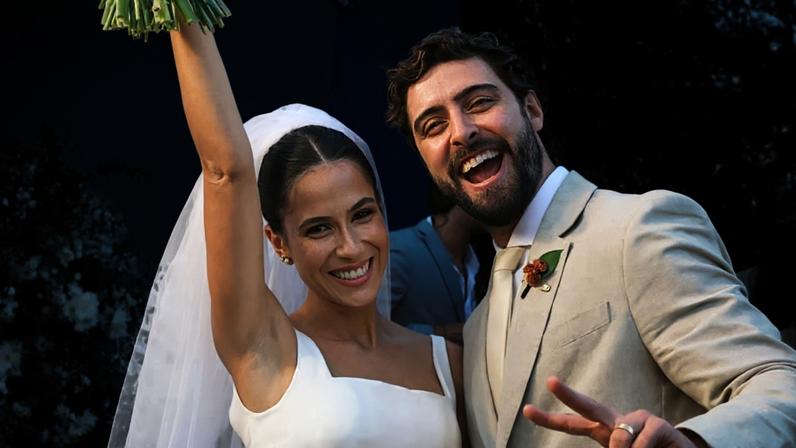 Casamento de Eike Duarte e Natália Vivacqua: vestido com decote e laço gigante