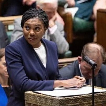 Badenoch avança como líder conservadora, aponta análise