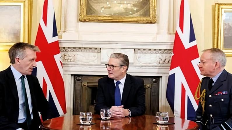 Keir Starmer (centre) with his new defence secretary, Dan Jarvis, and the chief of defence staff, Richard Knighton, in 10 Downing Street.