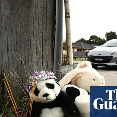 Mãe em Sydney compartilha dor após irmãos em carrinho atingidos e mortos por carro