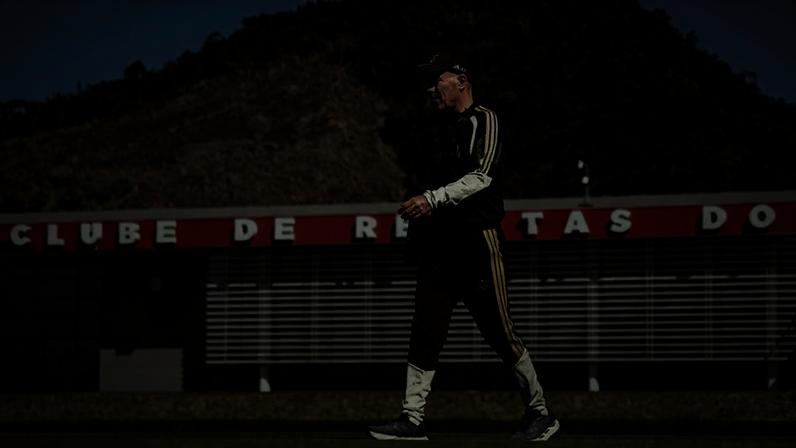 Leonardo Jardim durante treino no Ninho do Urubu (Foto: Gilvan de Souza/Flamengo)