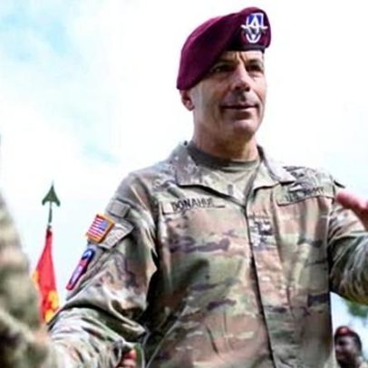 General do Exército dos EUA, último soldado a deixar o Afeganistão, renuncia