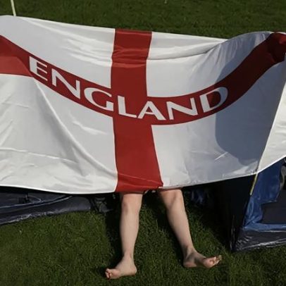 Partida da Inglaterra e calor intenso provocam atrasos nos serviços 999