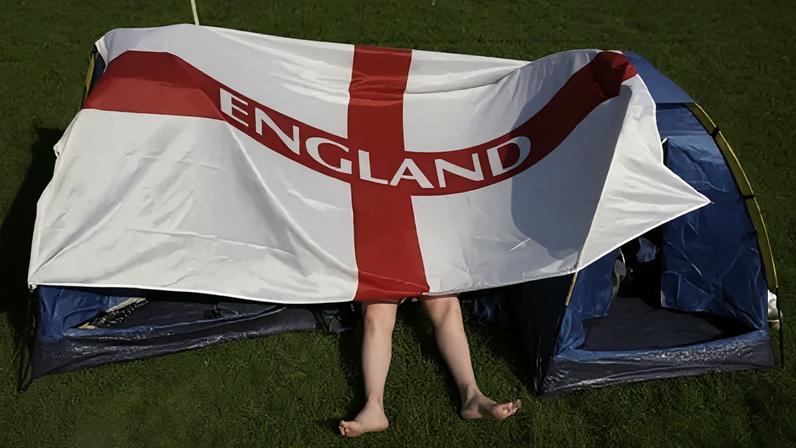 Partida da Inglaterra e calor intenso provocam atrasos nos serviços 999