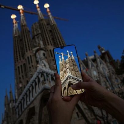 TikTok e Sagrada Família transmitem inauguração da torre finalizada