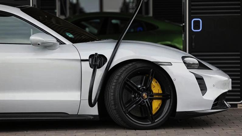 CEO da Porsche Brasil afirma que carros elétricos são caminho sem volta