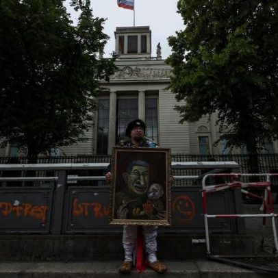 Morte de artista dissidente russo na Polônia é assassinato político