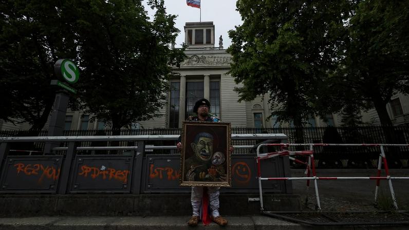 Morte de artista dissidente russo na Polônia é assassinato político