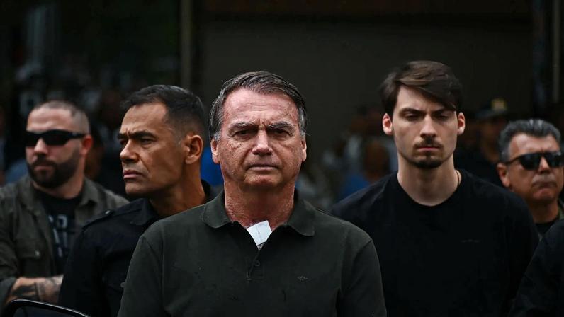 Ex-presidente enfrenta semana decisiva com fim de prazo para domiciliar e depoimento em inquérito policial. (Foto: Andre Borges/EFE)