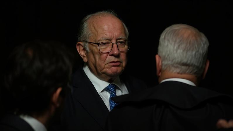 Decano apresentou a Fachin proposta de texto que veda criação ou aumento de despesas sem estudos orçamentários. Leia na Gazeta do Povo. (Foto: Andre Borges/EFE)