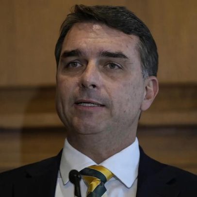 Flávio Bolsonaro afirma que Lula parece chefe do PCC e cita Dino na Maré