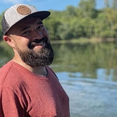 Candidato a xerife no Arkansas foca em família após arquivamento de homicídio