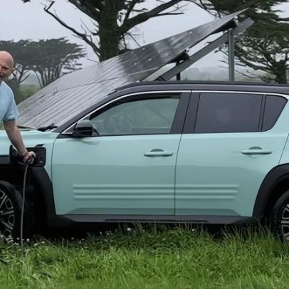 Tentativa de atravessar o Reino Unido com carro movido a energia solar