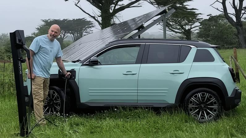 Tentativa de atravessar o Reino Unido com carro movido a energia solar