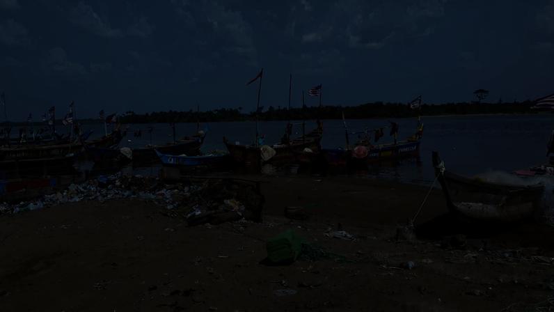 A cross-section of canoes after fishing in Marshall, Liberia. Image by Edward Blamo for Mongabay.