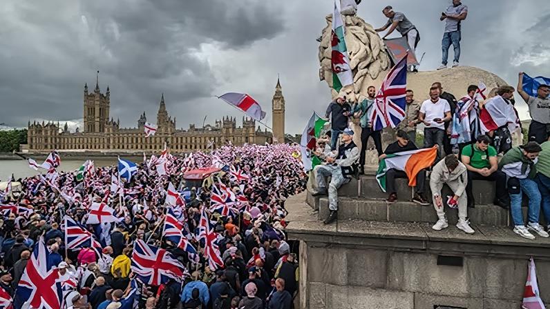 Direita agita ruas contra imigração após crimes como Belfast e Southampton
