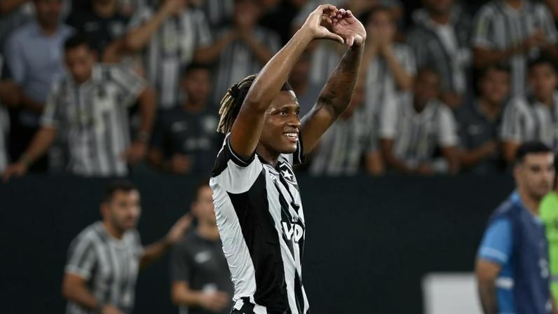 Danilo comemorando gol pelo Botafogo (Foto: Mauro Pimentel / AFP)