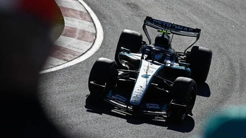 O italiano Kimi Antonelli, da Mercedes, lidera a temporada da Fórmula 1