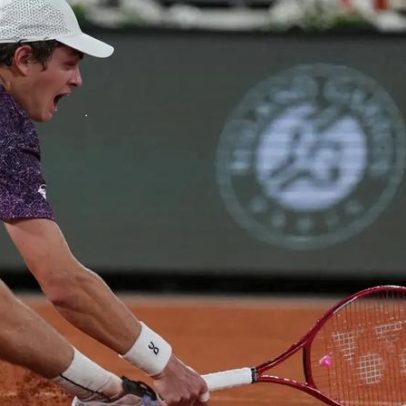 João Fonseca fica no top 5 após maratona de 14 horas em Roland Garros