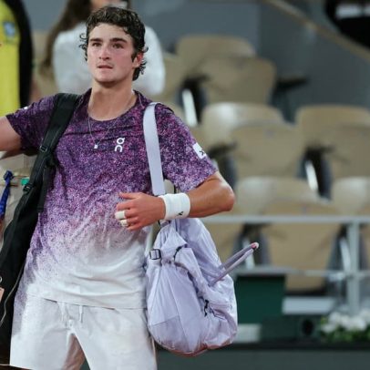 Roland Garros homenageia João Fonseca após eliminação