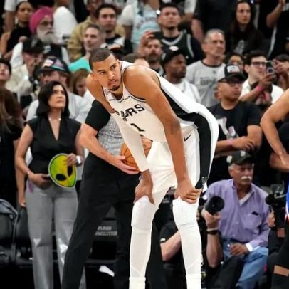 Knicks abre 2-0 contra Spurs nas finais da NBA após erro de Wembanyama