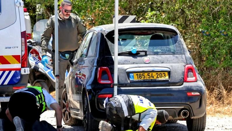 Investigadores inspecionam veículo após ataque em Israel – foto: Jack Guez/AFP