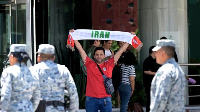 Poucos iranianos poderão acompanhar os jogos de sua seleção na Copa – foto: Guillermo Arias / AFP