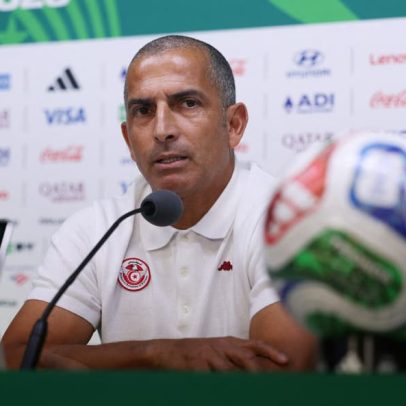 Treinador demitido após estreia da seleção na Copa quebra marca de Parreira