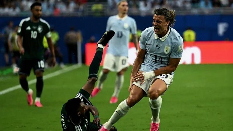 Canobbio foi destaque negativo na partida entre Arábia Saudita e Uruguai nesta segunda-feira (15). (Foto: CHANDAN KHANNA / AFP)
