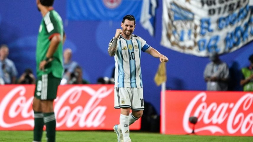 Com três gols na estreia, Messi se igualou a Miroslav Klose como maior artilheiro da história da Copa do Mundo – foto: Roberto Schmidt/AFP