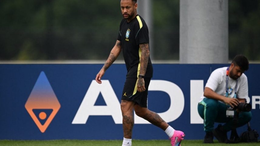 Neymar treinou em campo pela primeira vez, mas não tem condição de jogo para enfrentar o Haiti – foto: Mauro Pimentel/AFP