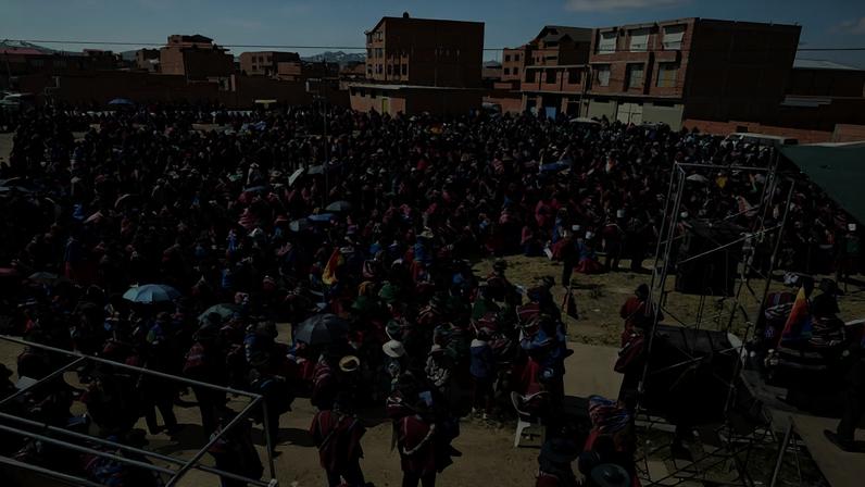 Manifestantes reunidos discutem os rumos dos protestos na Bolívia – foto: Aizar Raldes/AFP