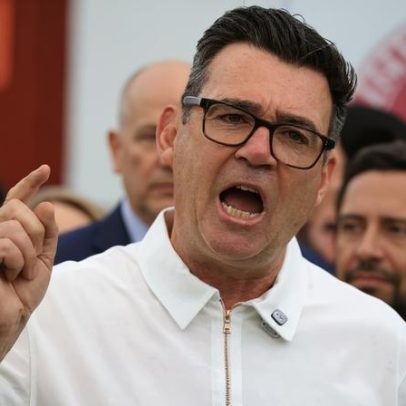 Rival de Starmer vence eleição no Reino Unido e ameaça o premiê
