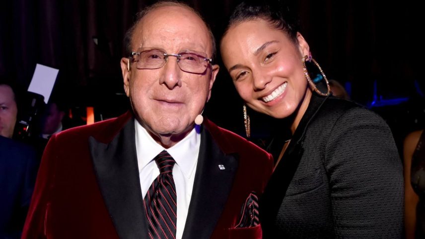 Alicia Keys relembra Clive Davis ao seu lado em cada fase